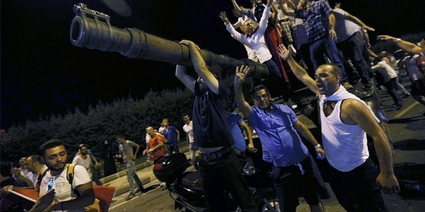 15-temmuz-olaylari-15-temmuz-isgali-15-temmuzda-yasananlar-15-temmuz-darbe-girisimi-ya-allah-bismillah-allahu-ekber-15-temmuz-analizi-feto-15-temmuz